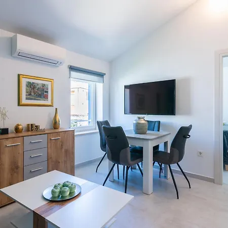 1 Bedroom Cozy In 메덜린